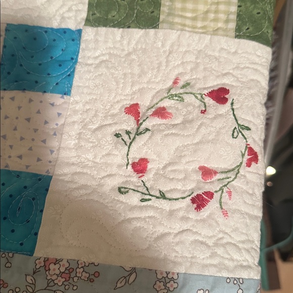 Beautiful all handmade large lap quilt. - Picture 4 of 10